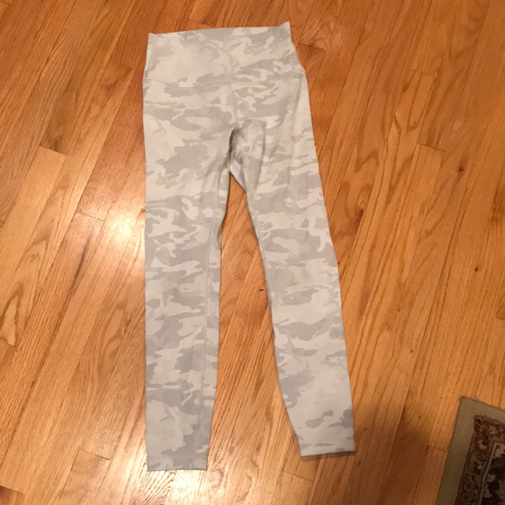 Lululemon Wunder Under 25”